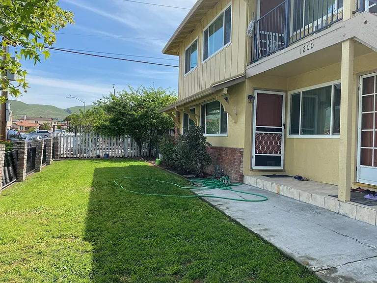 1200 Edsel Dr #4 — Photo 3