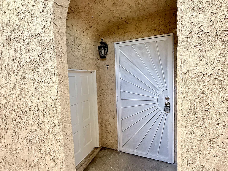 12521 Saticoy St #7 — Photo 18