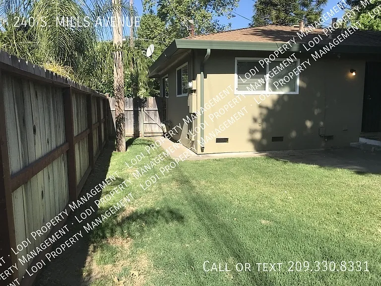 240 S Mills Ave — Photo 10