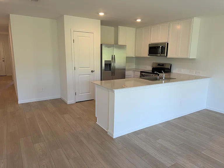 357 Artemis St — Photo 32