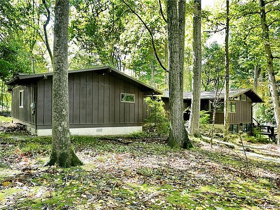 3rd image of 6 White Birch Dr
