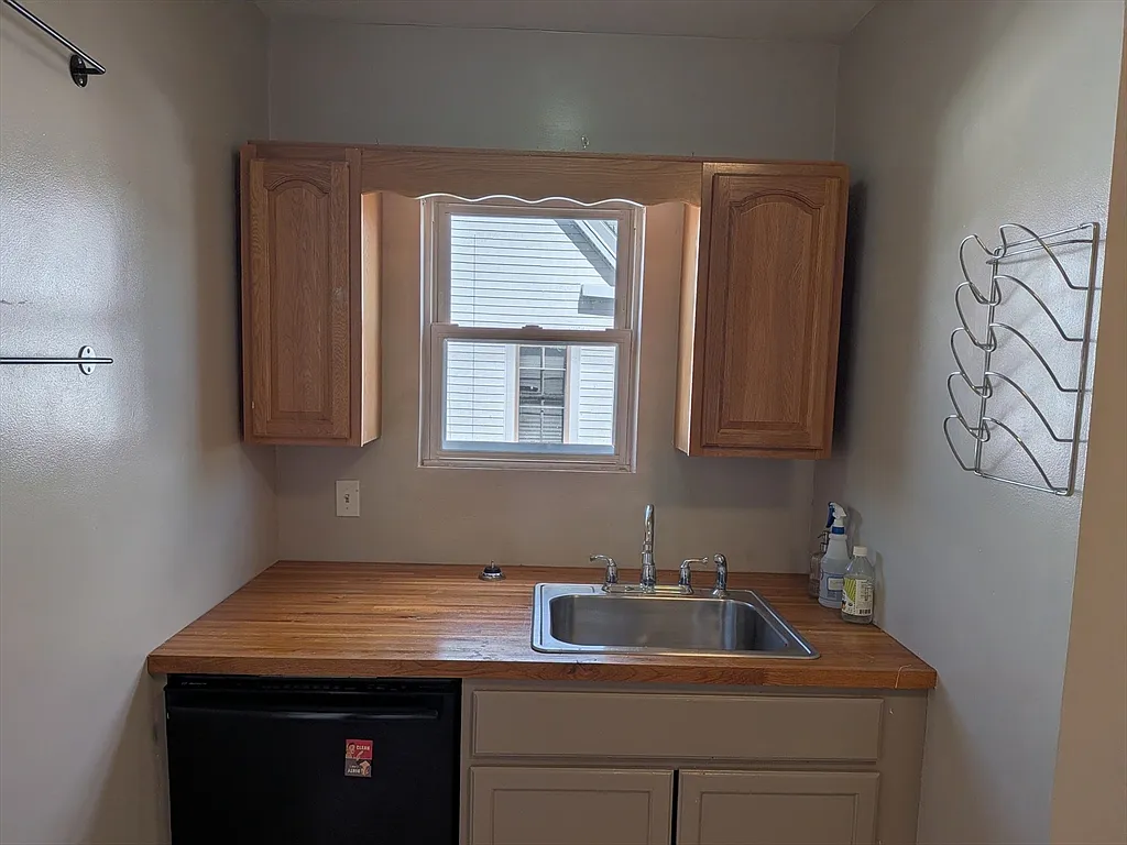 4 bed, 2.0 bath, 1800 sqft, $3,595 — Photo 3