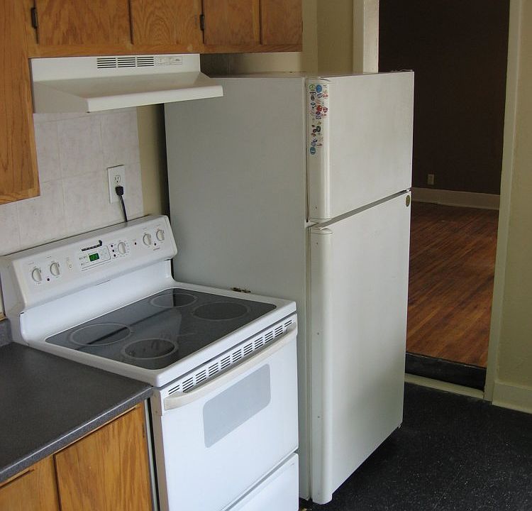 2nd image of 92 Alexander St #3