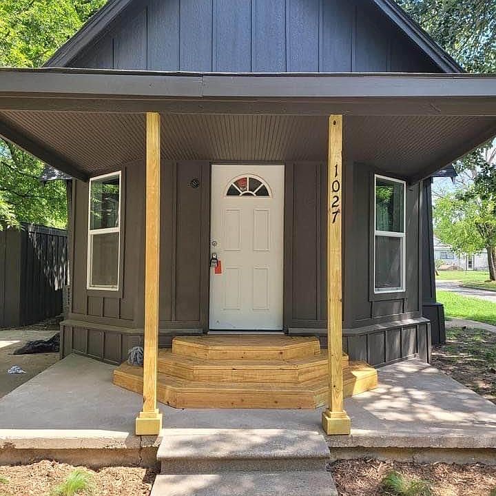 1st image of 1027 Throckmockmorton St