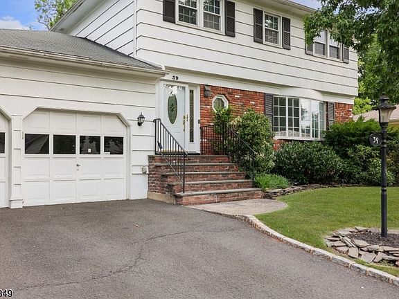 5th image of 39 Saint Germain Dr