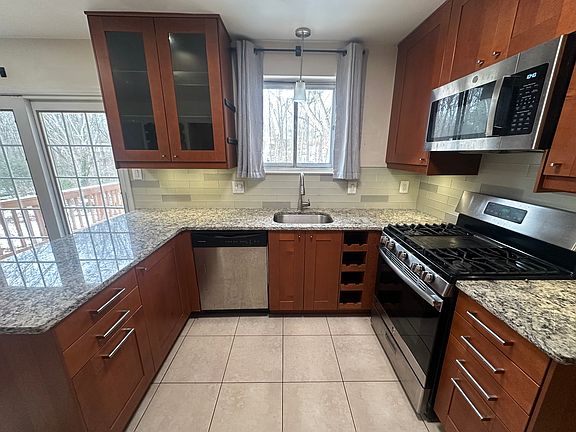 3rd image of 5104 Pommeroy Dr