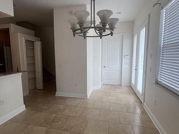 4th image of 2119 Montclair Dr
