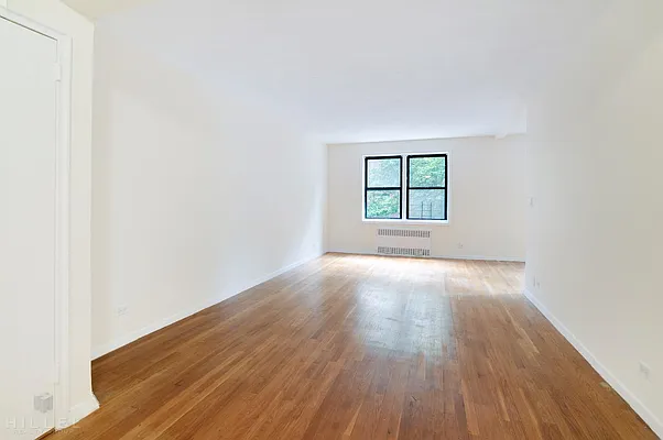 Rented by Hillel Realty Group | media 17