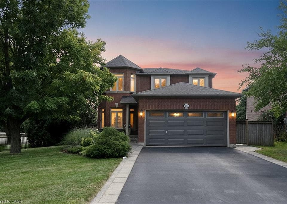 1st image of 470 Amanda Cres