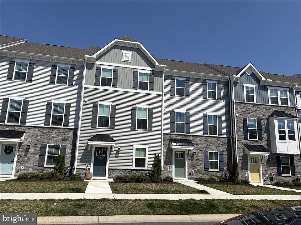 1st image of 12433 Coastal Marsh Dr #5
