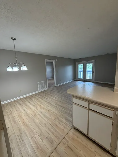 2 bed, 1060 sqft, $1,299 — Photo 2