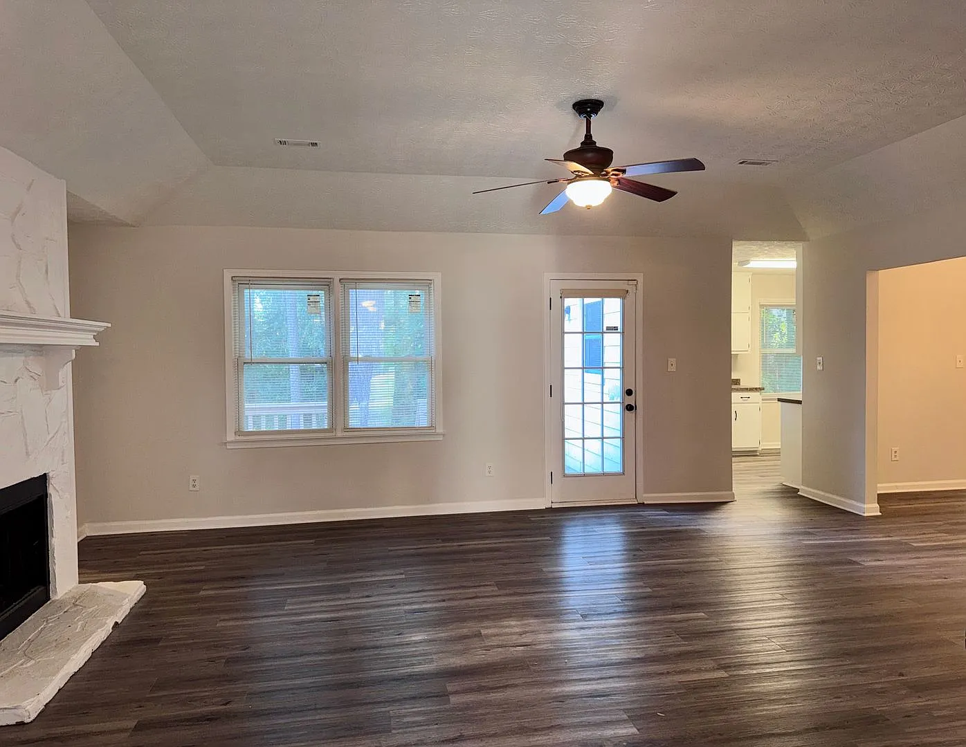 Spacious 3 Bed/2 Bath Ranch in on Quiet Well Kept Street!! — Photo 3