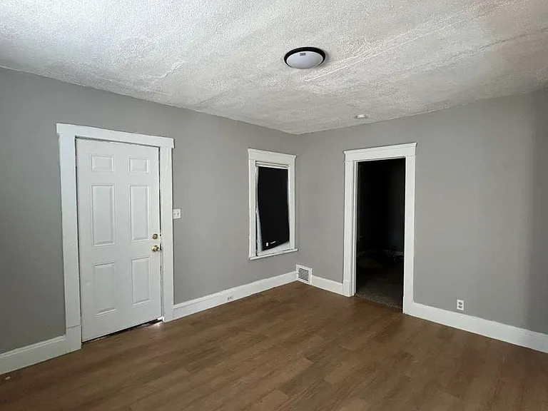 1093 E 147th St #1 — Photo 7