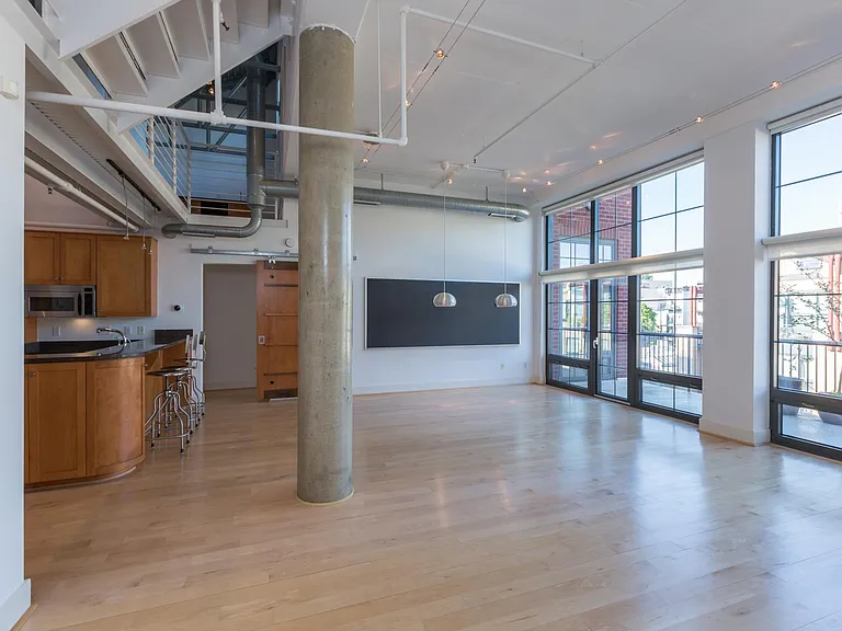 2328 Champlain St NW — Photo 7