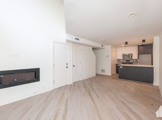 945 W Grace St #G102, Chicago, IL 60613