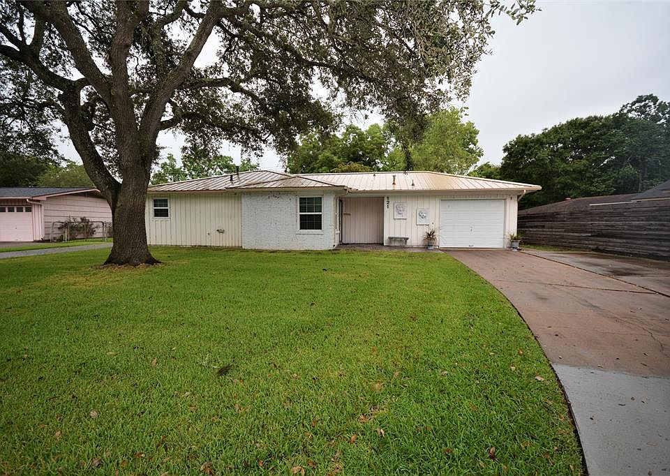 1st image of 121 Forest Oaks Ln