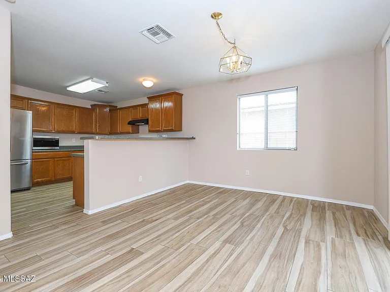 2416 W Chris Oliver Way — Photo 3