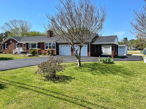 Welcome home to rural residential living in the Tabb area of Yorktown! Close to Langley Air Force Base, excellent Tabb schools, and many conveniences nearby.