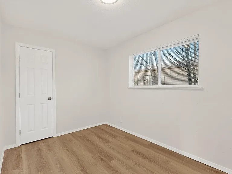 8320 Trumbull Ave SE — Photo 6