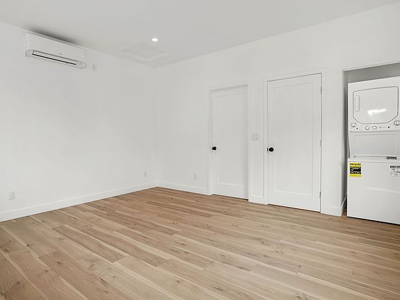 4th image of 2925 1/2 Marsh St #2925-1/2