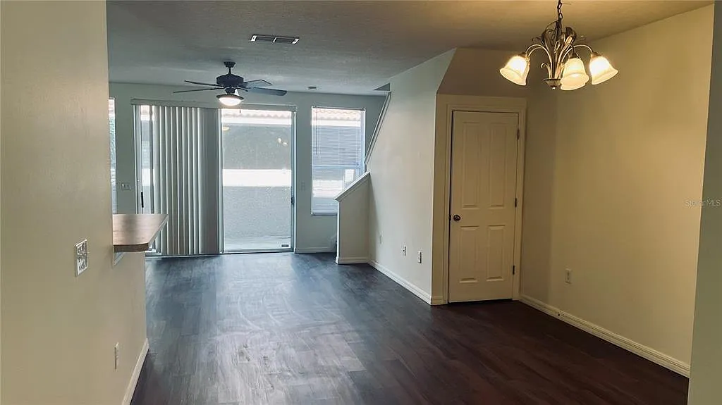 3 bed, 2.5 bath, 1540 sqft, $2,100 — Photo 2