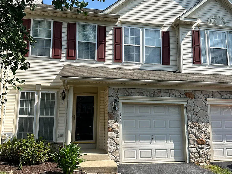 209 Turnbridge Ct — Photo 1