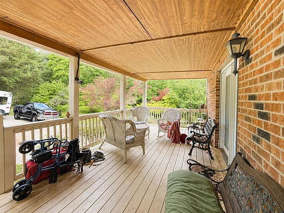 4th image of 750 Hemlock Rd NW