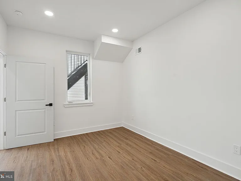 528 W Berks St #1 — Photo 20