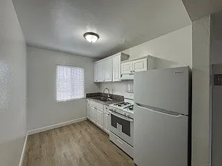 1245 W 88th St #6 — Photo 8