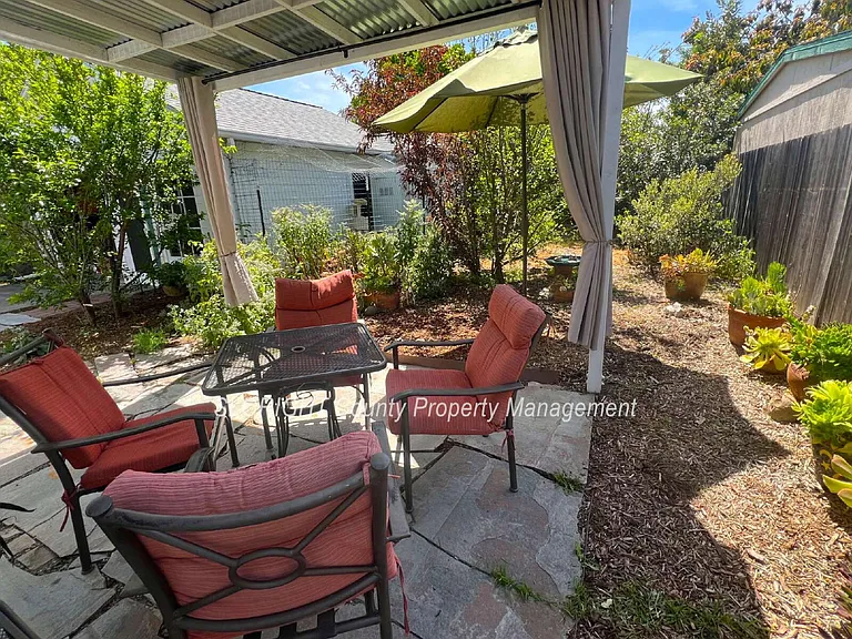1837 Chorro St — Photo 14
