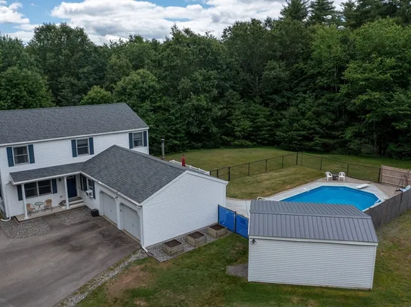 5 Reinfuss Ln, Kingston, NH 03848