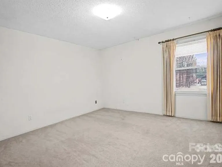 8122 Knollwood Cir — Photo 6