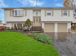 16 Roman Acres Dr, Garnerville, NY 10923