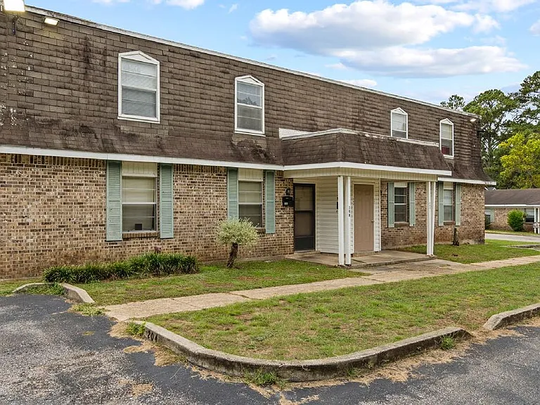 292 W Claiborne St — Photo 1