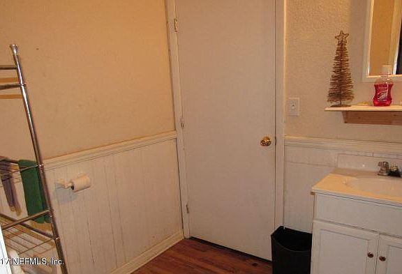 3rd image of 537 Lawton Ave