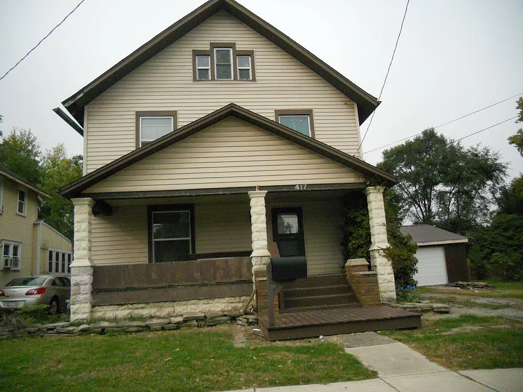 417 Oak St photo 1