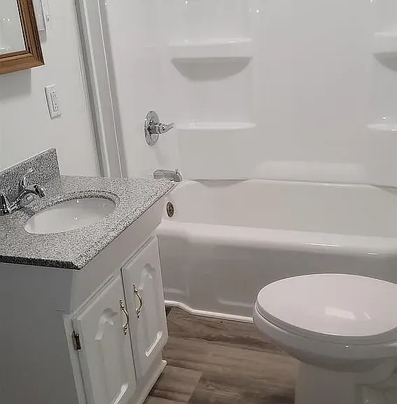 211 W Bryan St — Photo 2