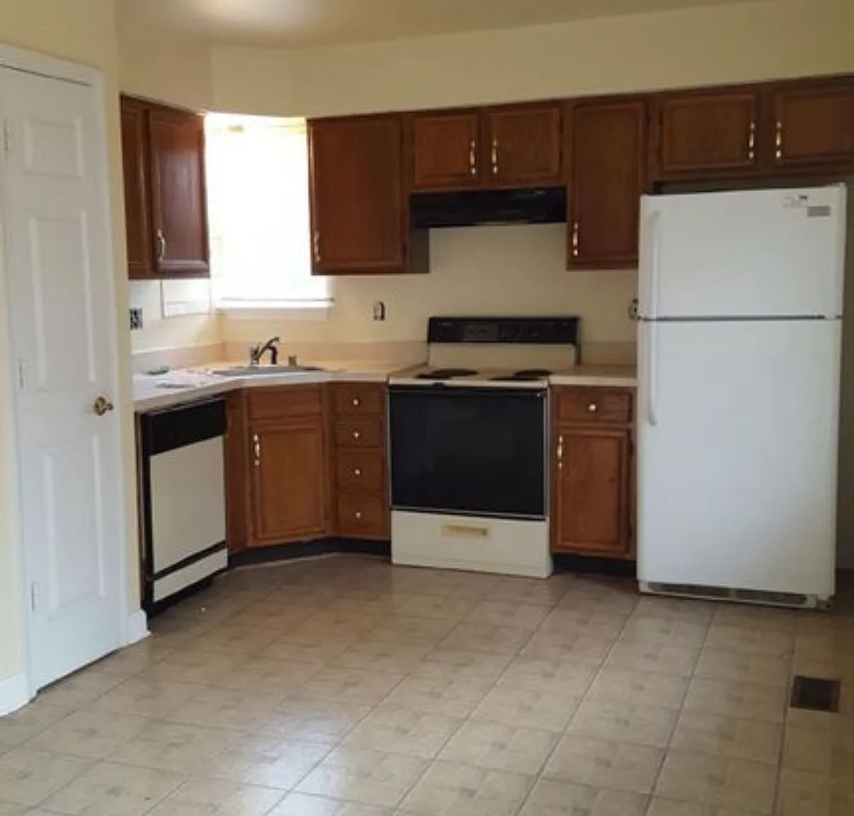 4 bed, 3.5 bath, 1500 sqft, $2,500 — Photo 4