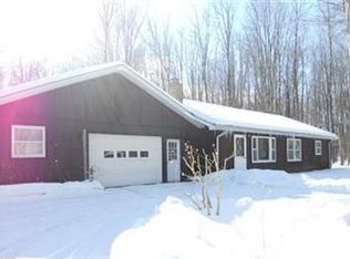 1044 Housel Craft Rd, Cortland, OH 44410