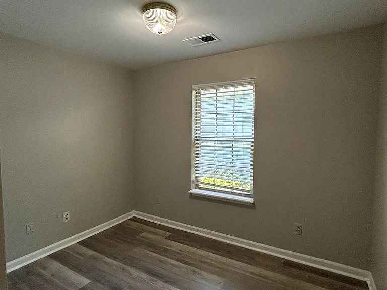 2097 Belmont Dr — Photo 10