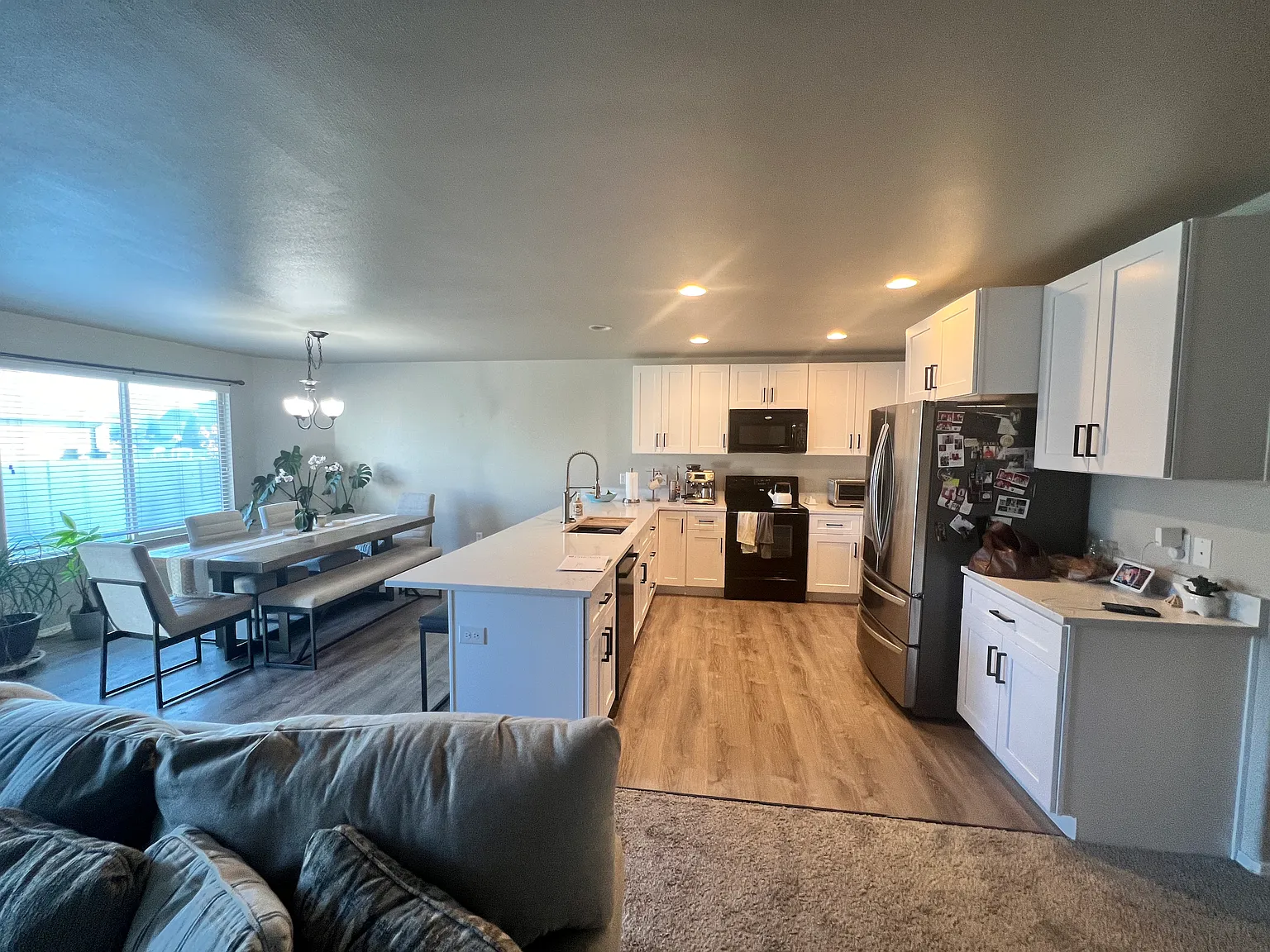 5 bed, 2.5 bath, 2874 sqft, $2,700 — Photo 2