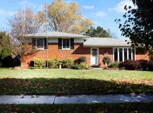 7284 Colonial Dr, Lambertville, MI 48144