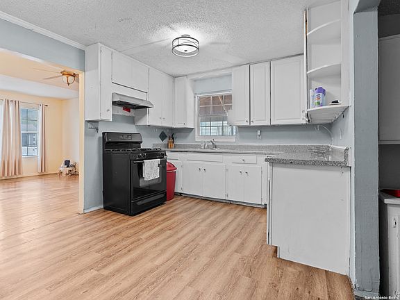 4th image of 330 BRENNER ST