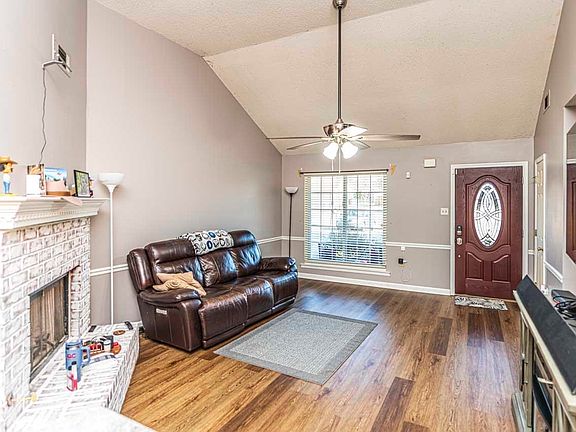 3rd image of 377 Brenda Dr