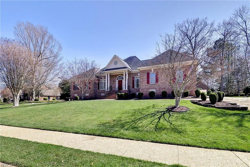 125 Sir Thomas Lunsford Dr photo 1