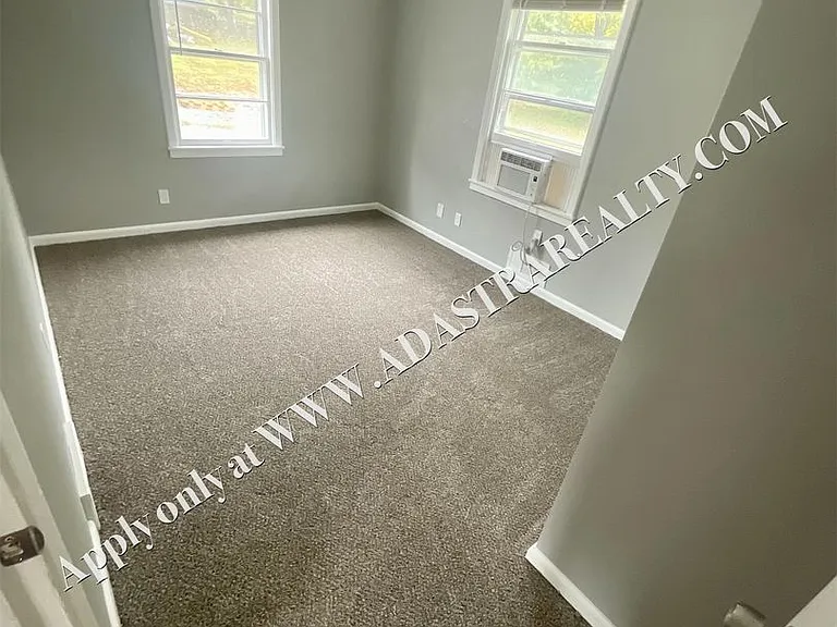 4904 NE 44th Ter — Photo 8