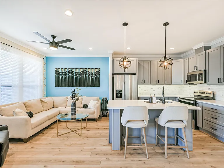 1010 Melneeka Ln — Photo 15