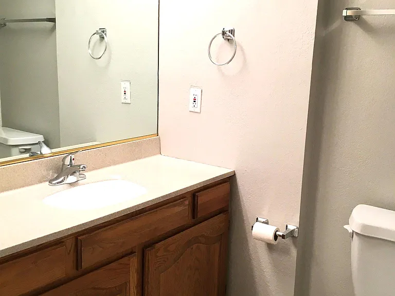 4000 Lakeside Dr — Photo 20