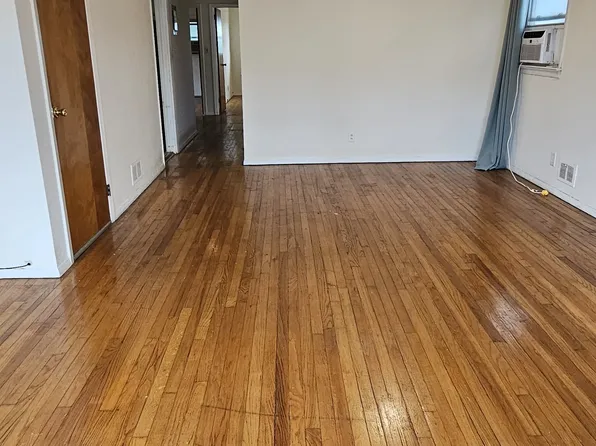 502 Avenue East image 5 of 28