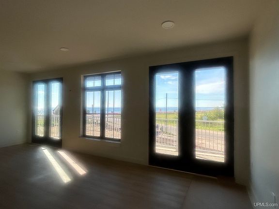 3rd image of 2401 N Lakeshore Blvd Unit 20